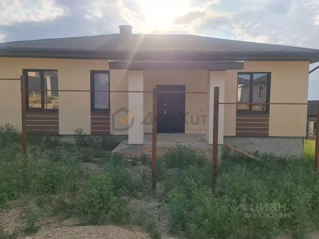 Дом в Крым, Симферопольский район, с. Мирное ул. Сосновая, 51 (130 м) - Фото 1