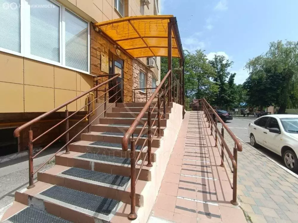 3-комнатная квартира: Пятигорск, улица Людкевича, 9к3 (100 м) - Фото 0