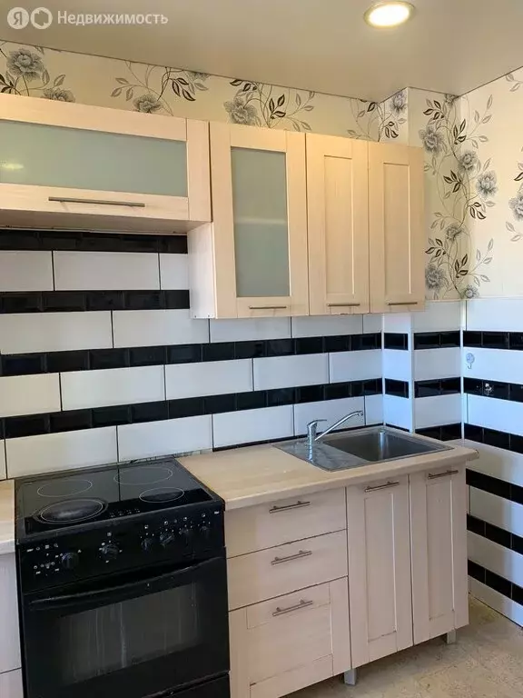 3-комнатная квартира: Барнаул, улица Антона Петрова, 237 (67.8 м) - Фото 1