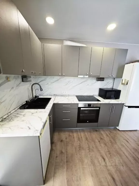 2-к кв. Приморский край, Владивосток ул. Феодосийская, 46 (50.0 м) - Фото 1