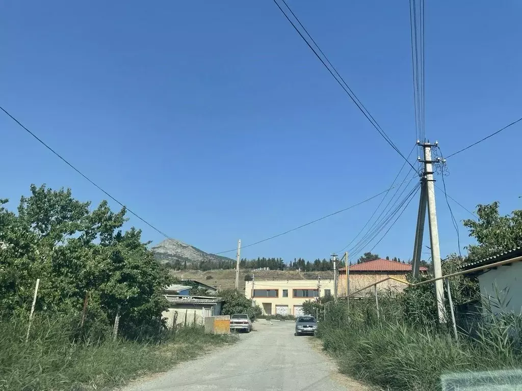 Участок в Крым, Судак ул. Заречная (5.7 сот.) - Фото 0