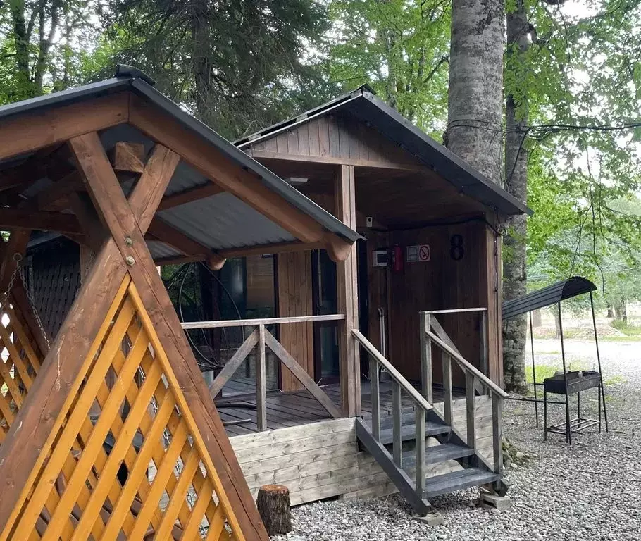 Дом в Карачаево-Черкесия, Зеленчукский район, с. Архыз  (20 м) - Фото 1