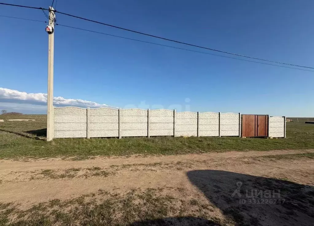 Участок в Крым, Евпатория городской округ, Новоозерное пгт ул. ... - Фото 1