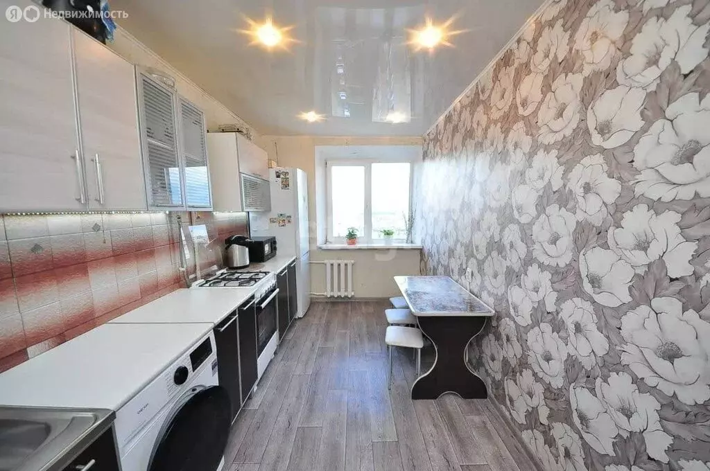 3-комнатная квартира: Салават, улица Губайдуллина, 4 (72 м) - Фото 1