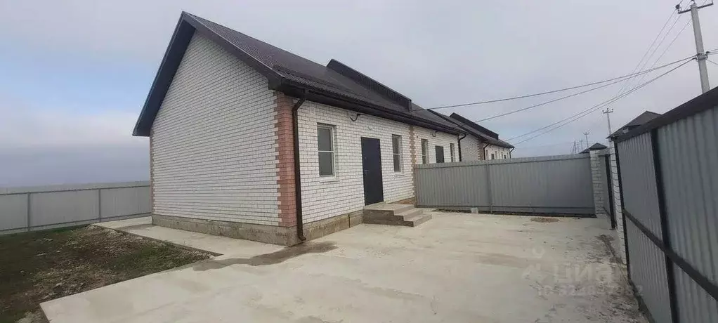 Таунхаус в Краснодарский край, Динской район, Новотитаровская ст-ца ... - Фото 1