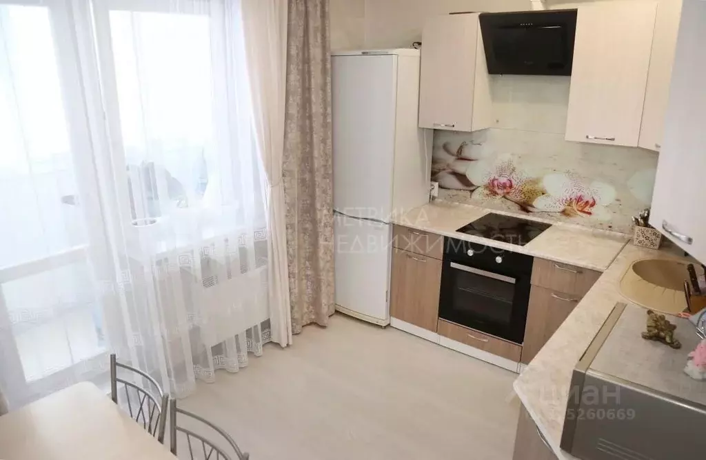 2-к кв. Тюменская область, Тюмень ул. Валентины Трофимовой, 13 (59.0 ... - Фото 1