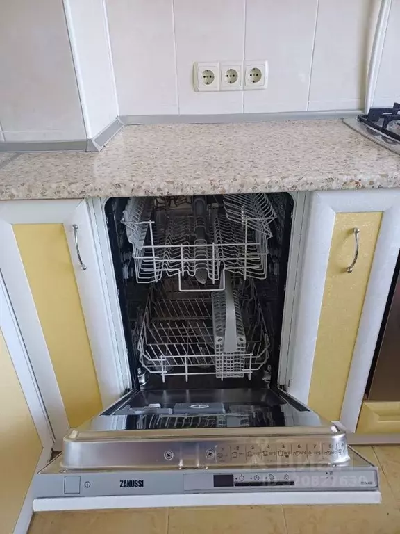 2-к кв. Крым, Симферополь просп. Победы, 68 (50.0 м) - Фото 1