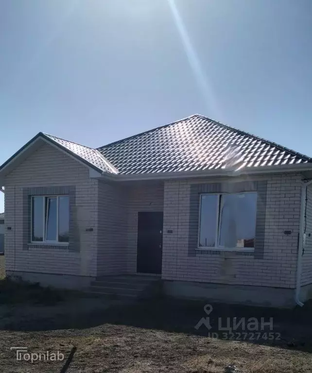 Дом в Астраханская область, Приволжский район, с. Растопуловка ул. ... - Фото 1