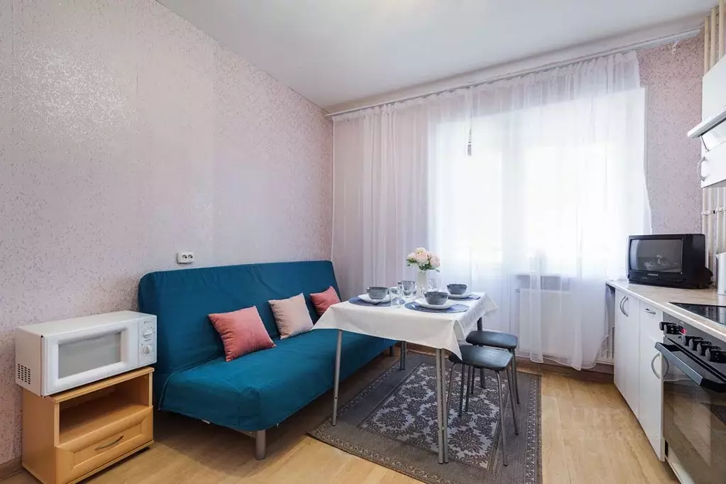 2-к кв. Санкт-Петербург ул. Есенина, 1к1 (72.0 м) - Фото 1