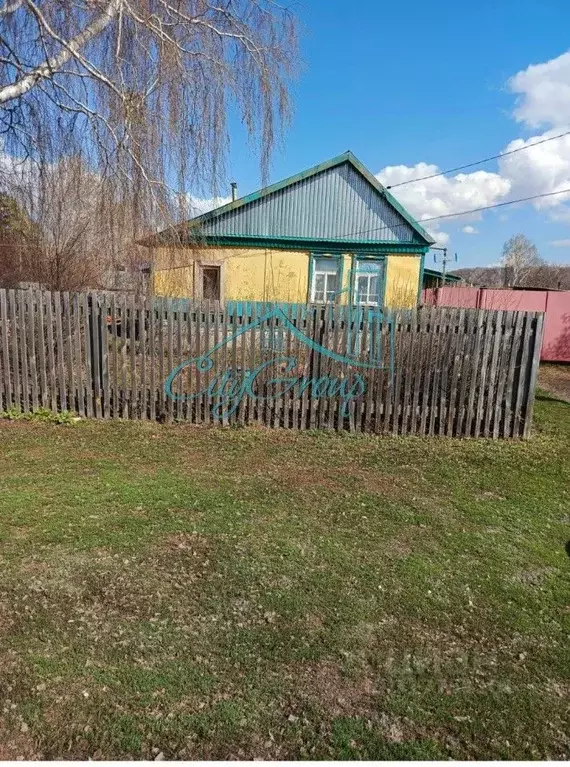 Дом в Оренбургская область, Кувандык пос. Кашкук, Ленская ул., 20 (50 ... - Фото 0