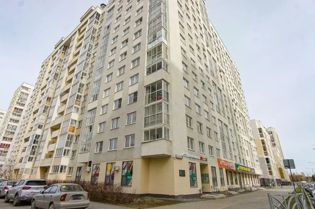 3-к кв. Свердловская область, Екатеринбург ул. Павла Шаманова, 6 (82.5 ... - Фото 0