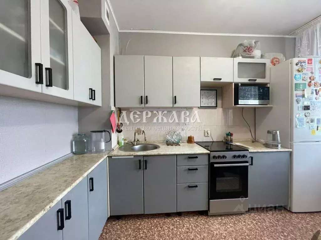 2-к кв. Белгородская область, Старый Оскол Заречье мкр, 6 (47.2 м) - Фото 0