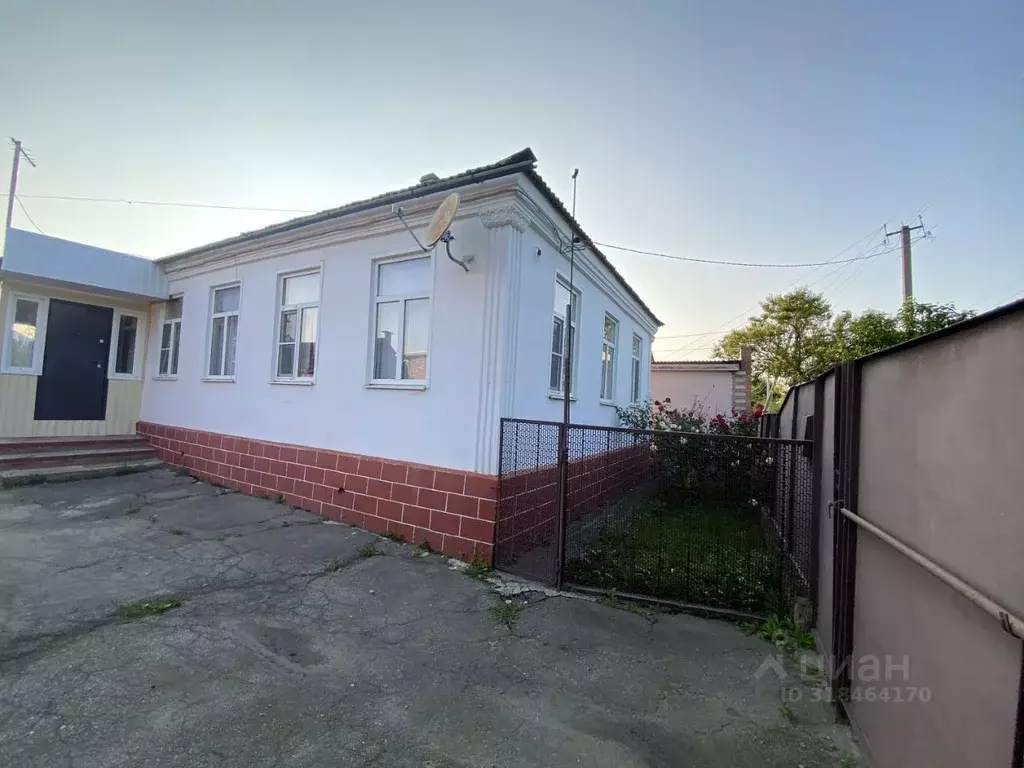 Дом в Краснодарский край, Лабинск Революционная ул., 528 (92 м) - Фото 0