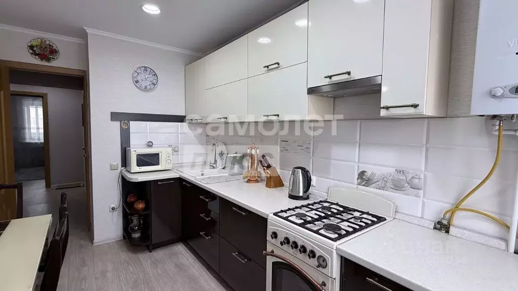 3-к кв. Самарская область, Сызрань ул. Есенина, 13 (71.5 м) - Фото 1