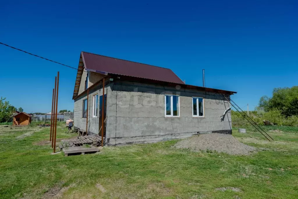 Дом в Алтайский край, Зональный район, с. Новая Чемровка Совхозная ... - Фото 1
