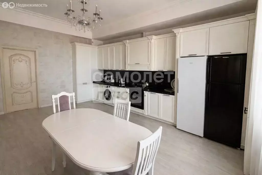 3-комнатная квартира: Махачкала, улица Эльзы Ибрагимовой, 27 (97 м) - Фото 2