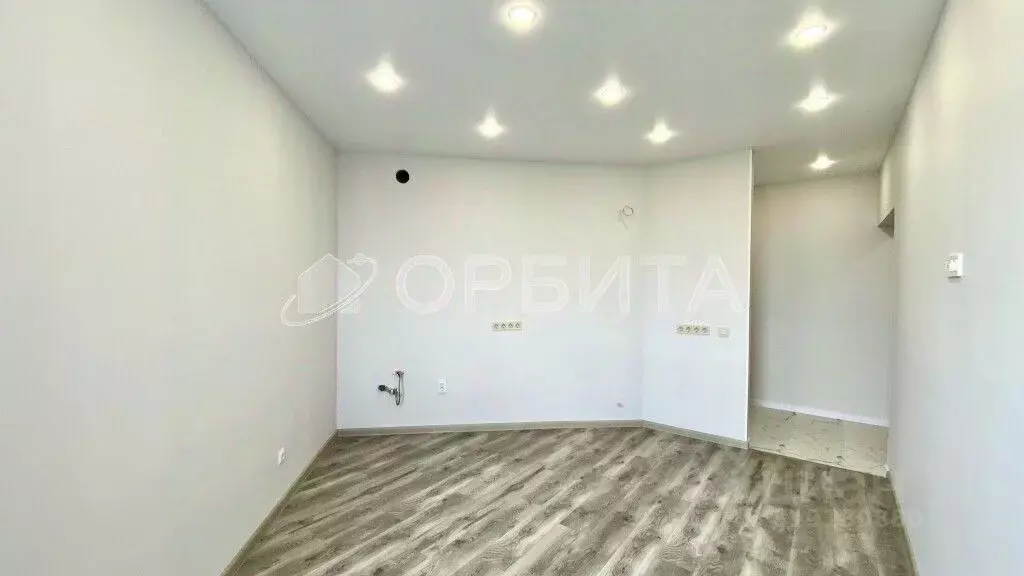 1-к кв. Тюменская область, Тюмень Новгородская ул., 3 (40.3 м) - Фото 0