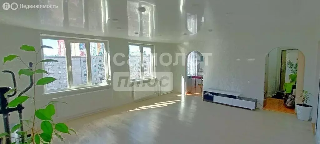 3-комнатная квартира: Ижевск, Молодёжная улица, 9 (68.2 м) - Фото 1