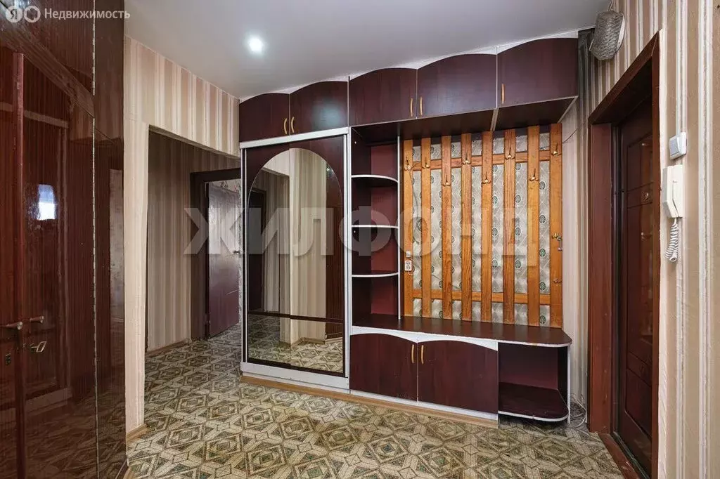 3-комнатная квартира: Новосибирск, улица Есенина, 8/1 (62.3 м) - Фото 2