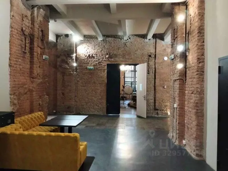 Торговая площадь в Санкт-Петербург ул. Комсомола, 2 (376 м) - Фото 2