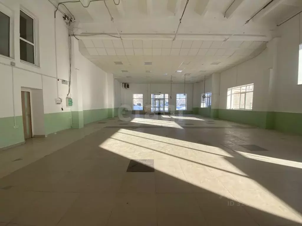 Помещение свободного назначения в Саратовская область, Энгельс просп. ... - Фото 1