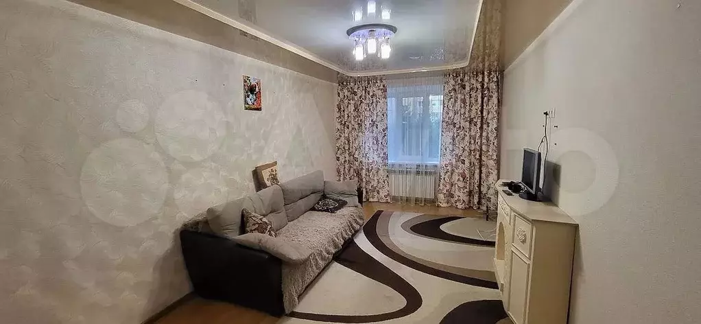 2-к. квартира, 60 м, 1/10 эт. - Фото 0