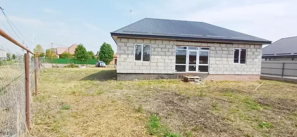 Дом в Краснодарский край, Приморско-Ахтарск ул. Толстого, 1 (132 м) - Фото 1