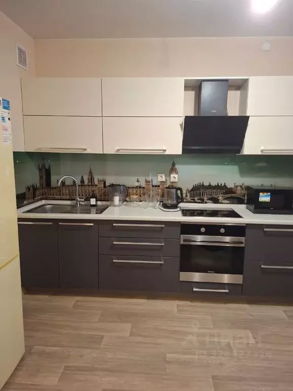 2-к кв. Красноярский край, Красноярск ул. Петра Ломако, 14 (68.0 м) - Фото 1