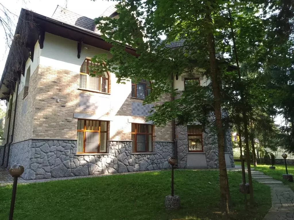 Дом в посёлок Репино, Курортная улица (500 м) - Фото 1