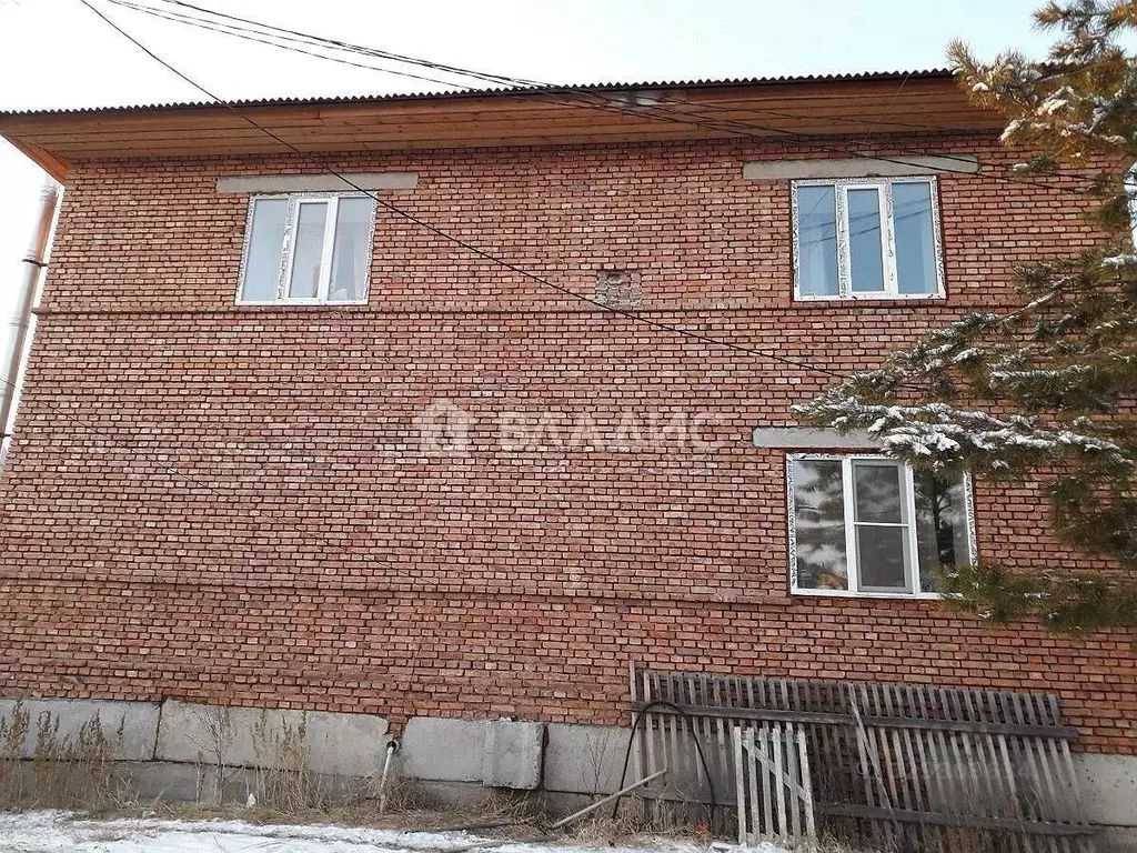 Дом в Бурятия, Улан-Удэ Тепличный мкр, 20-й кв-л,  (300 м) - Фото 1