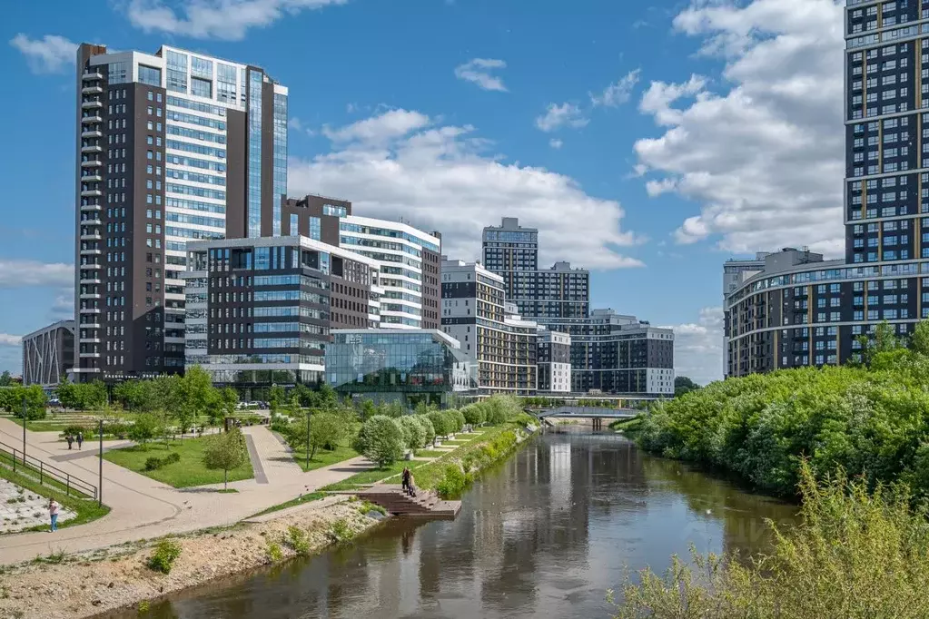 2-к кв. Свердловская область, Екатеринбург ул. Ткачей, 17 (79.7 м) - Фото 2