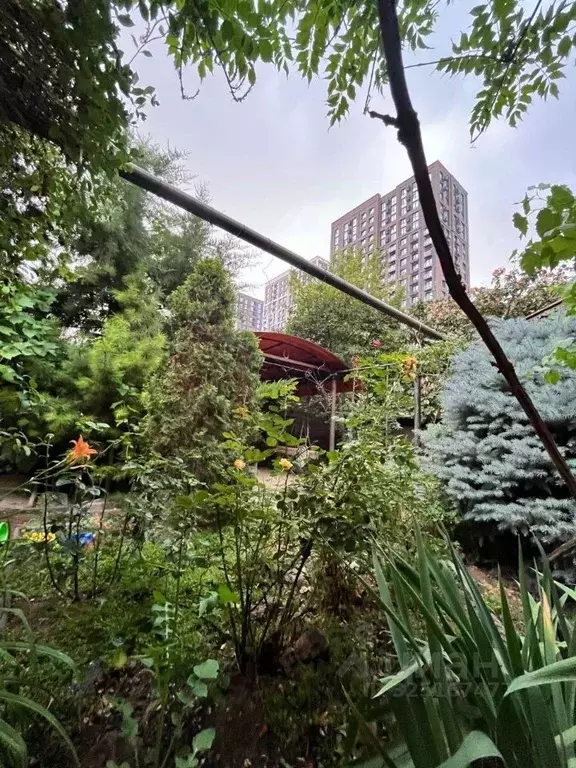 Дом в Астраханская область, Астрахань ул. Менжинского, 8 (180 м) - Фото 1