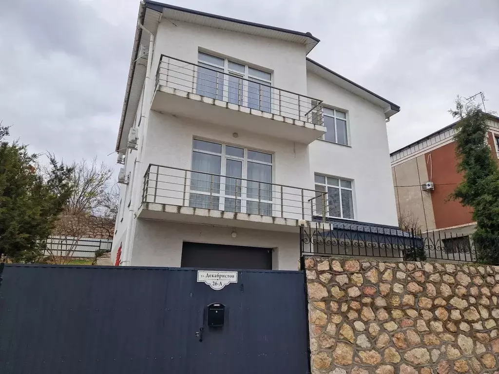 Дом в Севастополь ул. Декабристов, 24А (300 м) - Фото 1