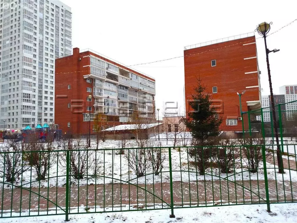 4-комнатная квартира: Красноярск, микрорайон Взлётка, улица Батурина, ... - Фото 2