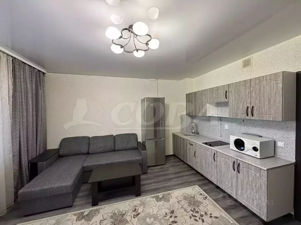 Студия Тюменская область, Тюмень ул. Федюнинского, 64к1 (30.4 м) - Фото 1