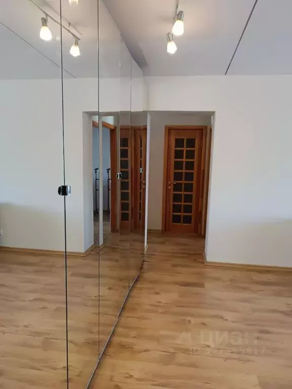 3-к кв. Свердловская область, Екатеринбург ул. Смазчиков, 2 (60.5 м) - Фото 2