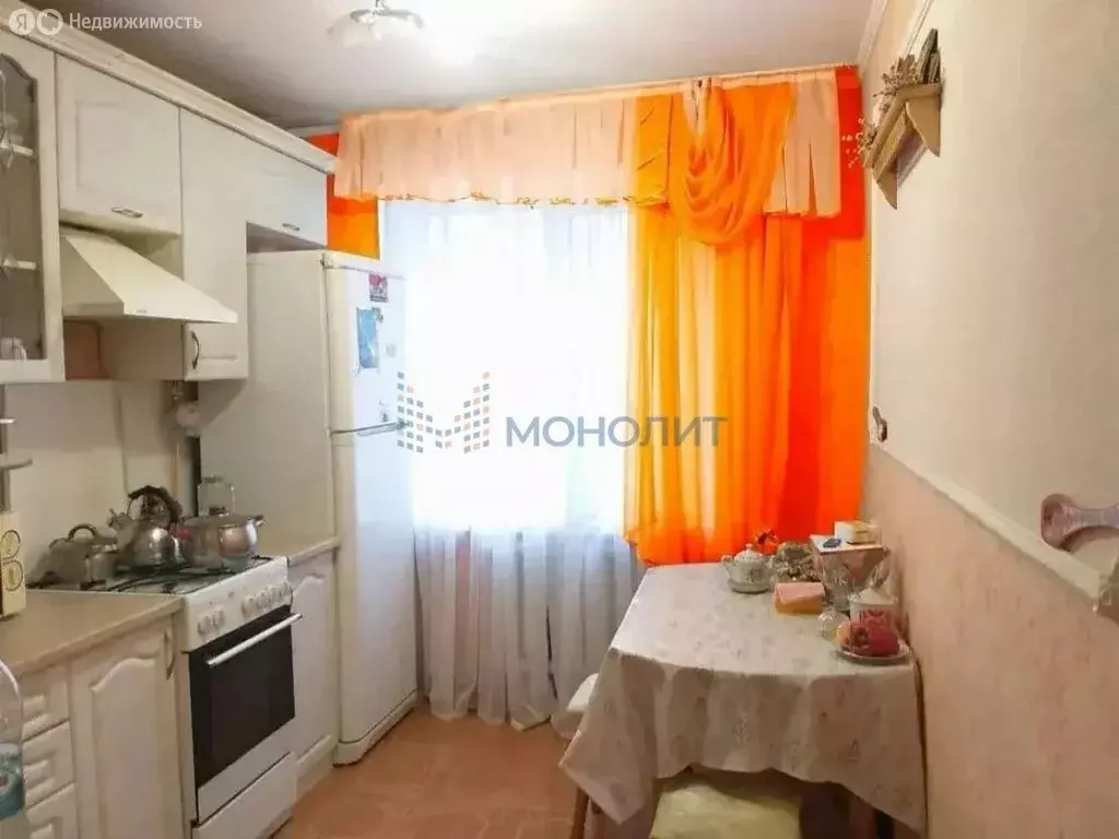 3-комнатная квартира: Чебоксары, бульвар Анатолия Миттова, 10 (65 м) - Фото 1