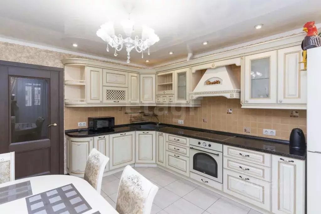 3-к кв. Тюменская область, Тюмень ул. Монтажников, 41 (90.0 м) - Фото 1