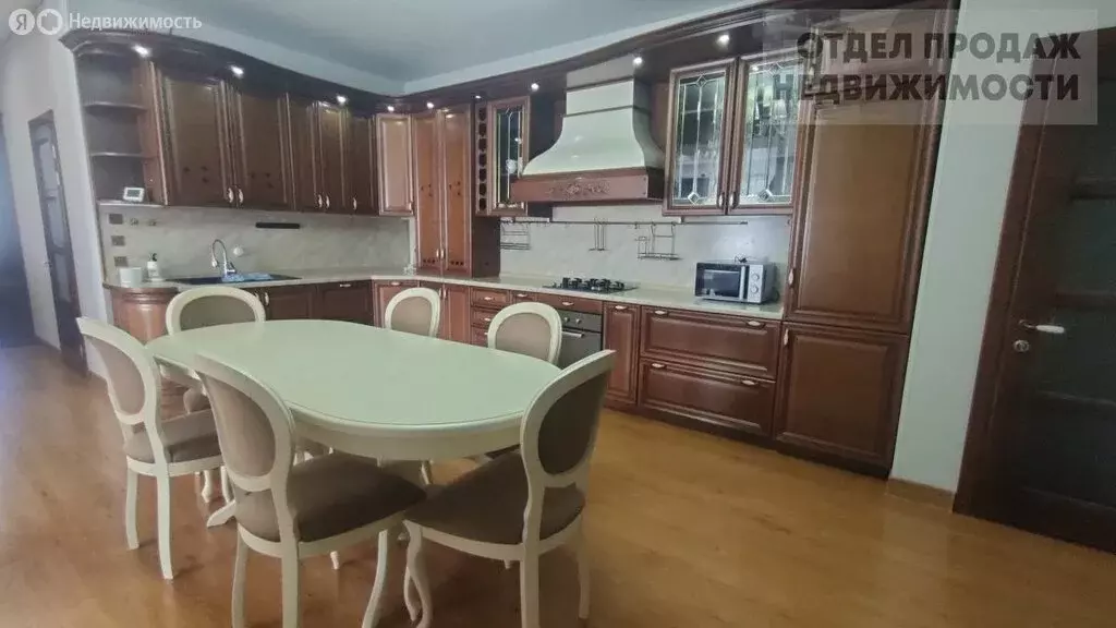 3-комнатная квартира: Крымск, улица Демьяна Бедного, 1 (138 м) - Фото 1