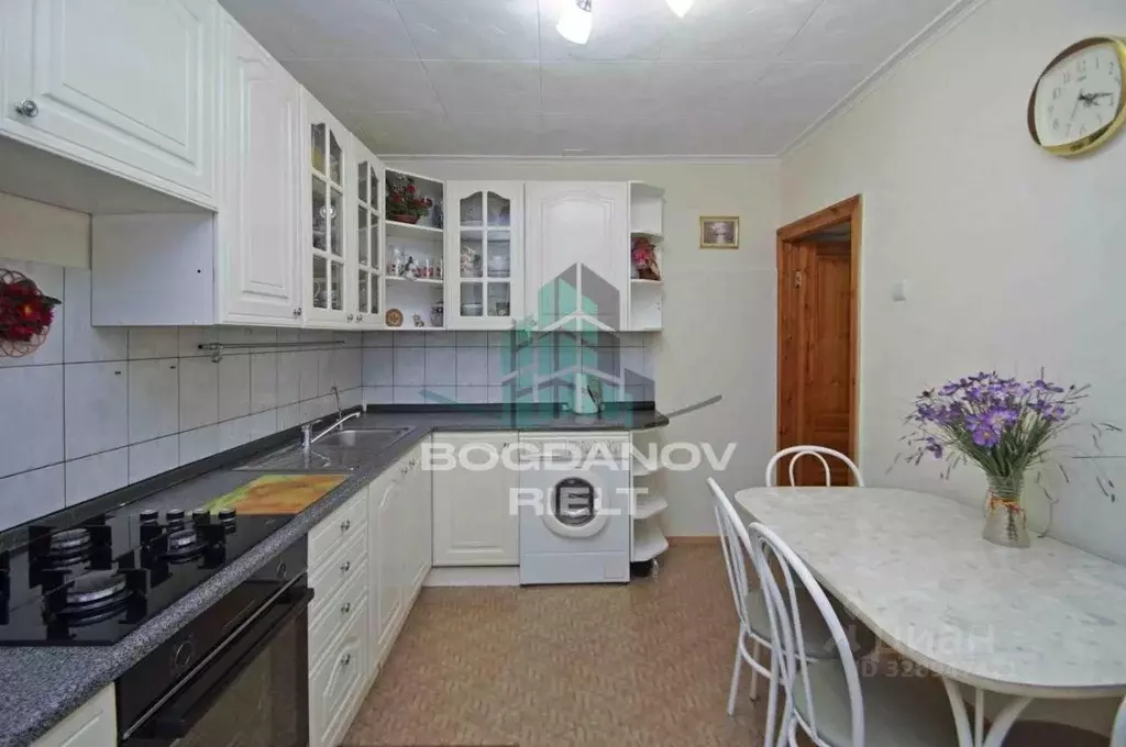 2-к кв. Омская область, Омск Хлебная ул., 17А (70.3 м) - Фото 1