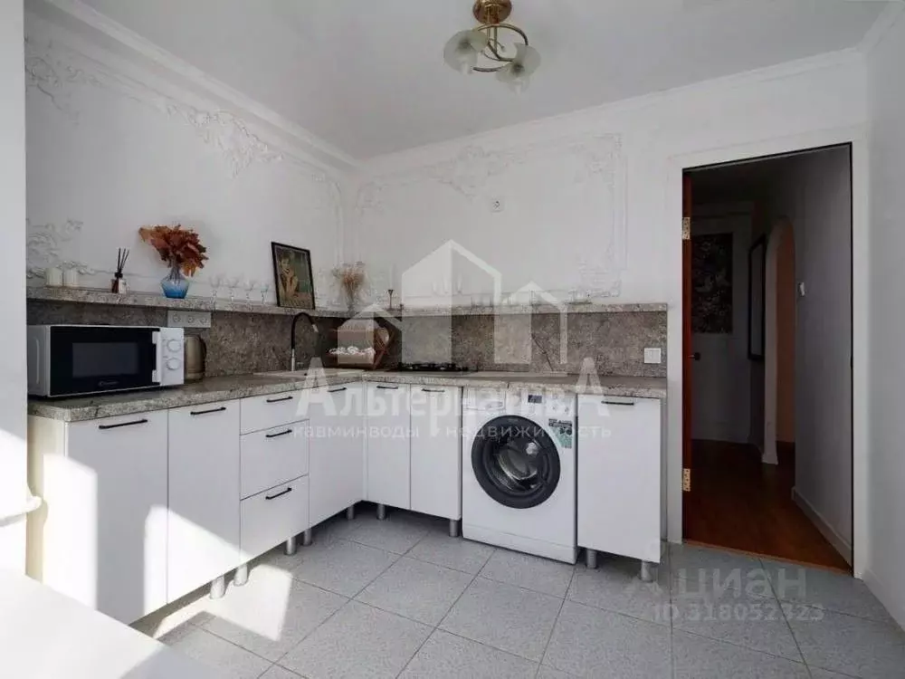 2-к кв. Ставропольский край, Кисловодск ул. Героев Медиков (53.0 м) - Фото 0
