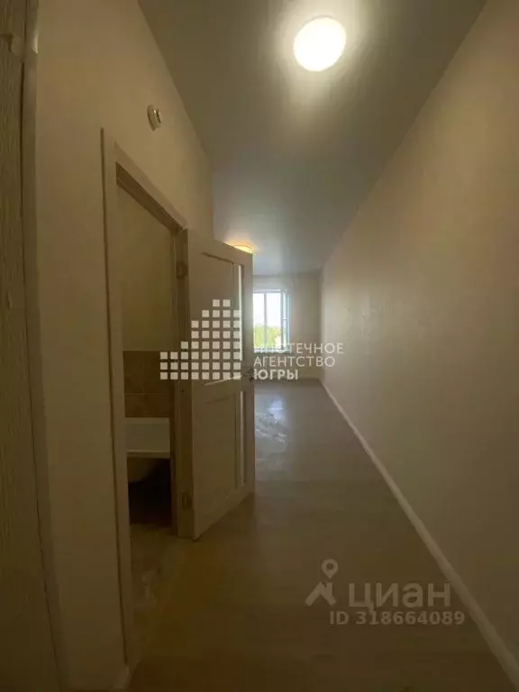 Студия Ханты-Мансийский АО, Нижневартовск ул. Зырянова, 10 (25.3 м) - Фото 0