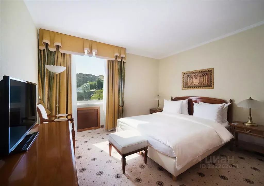 Комната Москва пл. Евразии, 2 (86.0 м) - Фото 1