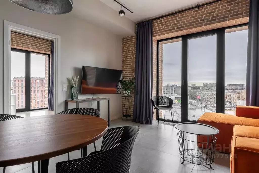 Комната Санкт-Петербург наб. Макарова, 60 - Фото 1