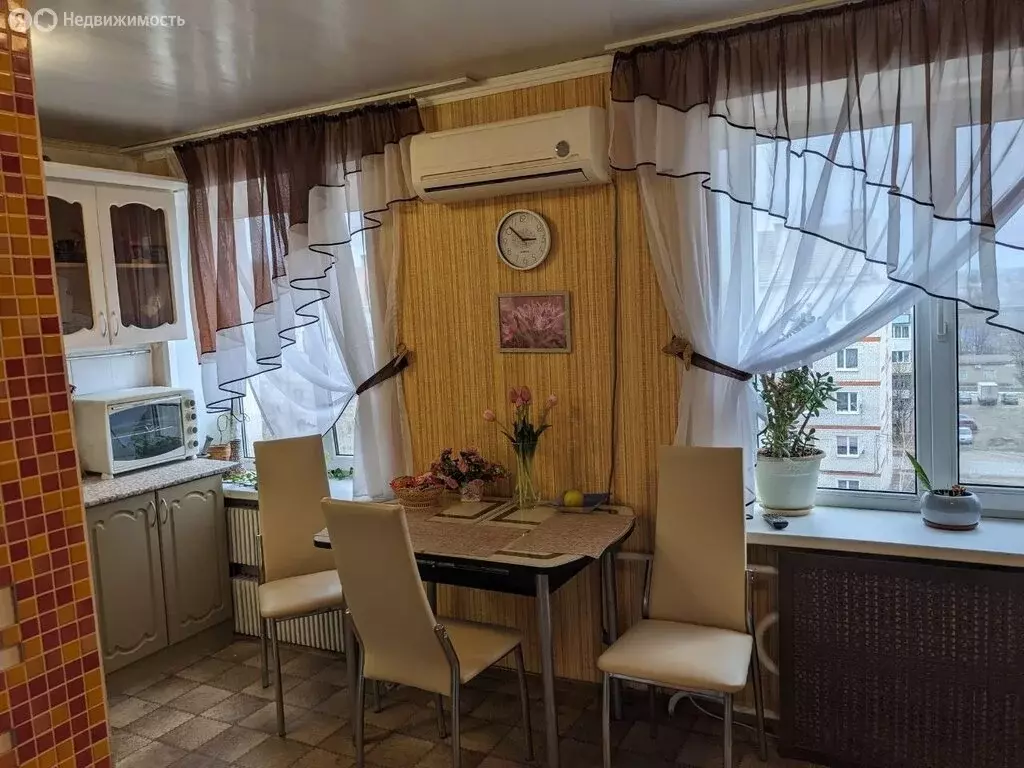 3-комнатная квартира: Россошь, улица Есенина, 15 (64.4 м) - Фото 1