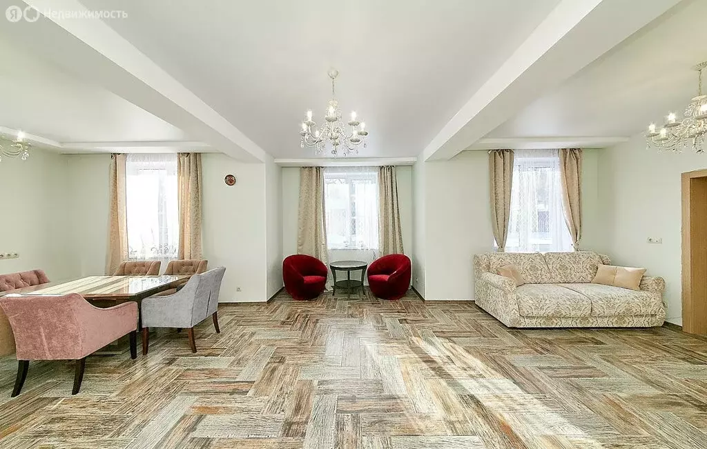 Дом в городской посёлок Рощино, 2-я Советская улица, 5 (248 м) - Фото 1