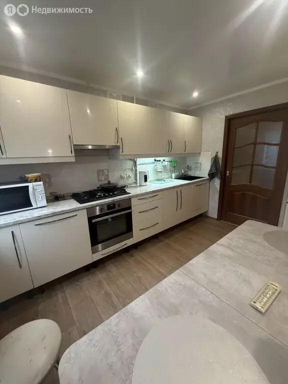 4-комнатная квартира: Екатеринбург, проспект Космонавтов, 92 (75 м) - Фото 1