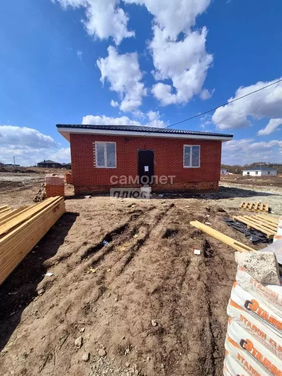 Дом в Курская область, Курский район, Моковский сельсовет, д. 1-я ... - Фото 0