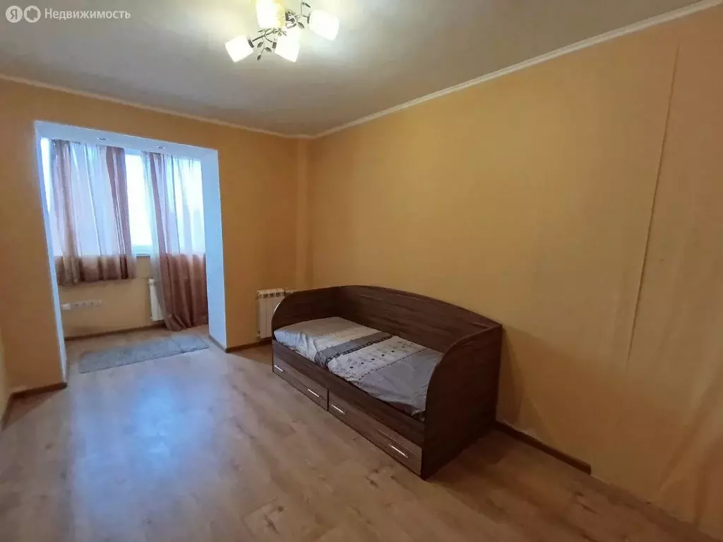 4-комнатная квартира: Саратов, улица имени В.Г. Клочкова, 15 (110 м) - Фото 0