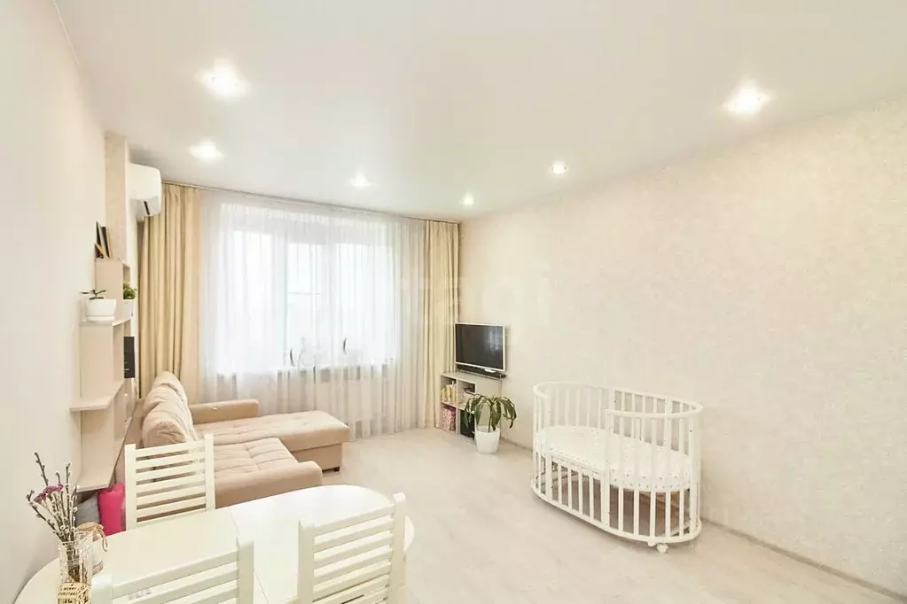 2-к кв. Тюменская область, Тюмень ул. Тимофея Чаркова, 79 (56.1 м) - Фото 1